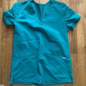 Figs Casma 3 Pocket Scrub Top Hunter Green XXS
